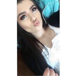 Meet your Posher, Egzona